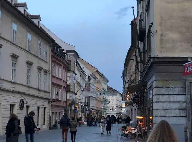 아파트 In Old Town *